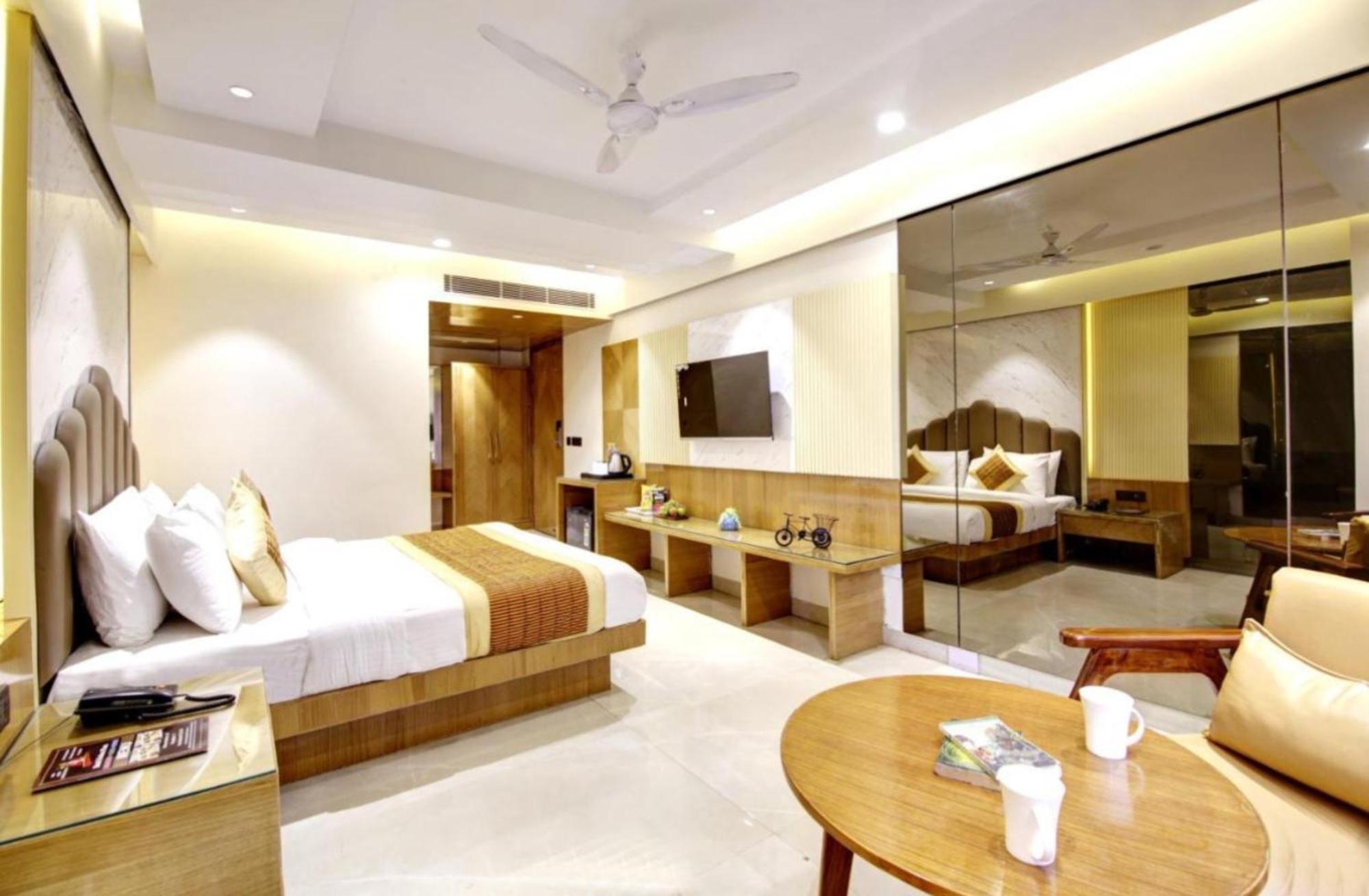 Hotel Platinum With Free Pickup-Delhi Airport Nova Deli Exterior foto